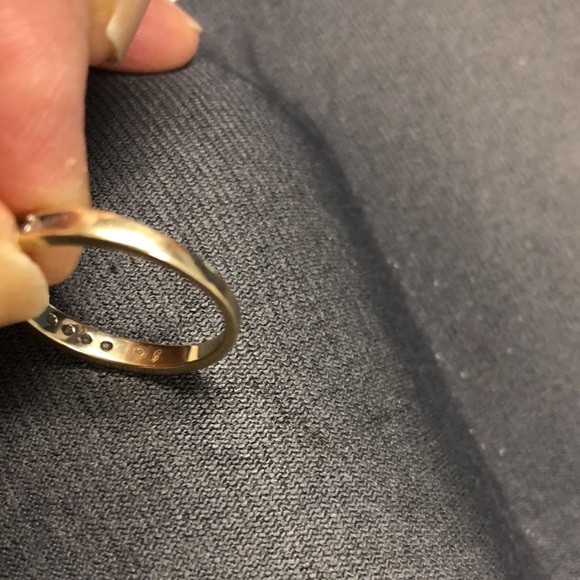 10k gold Diamond Ring - Picture 6 of 8